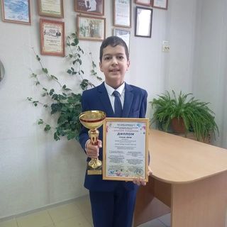 Юный пианист Данияр Шарипов получил  именной кубок обладателя Гран -при