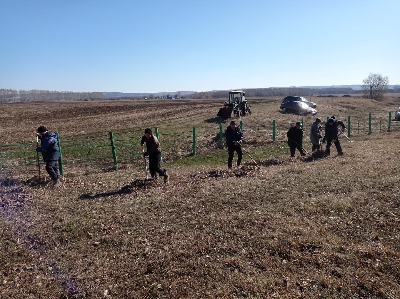 В селе Кряш-Буляк стало доброй традицией устраивать субботники на кладбище