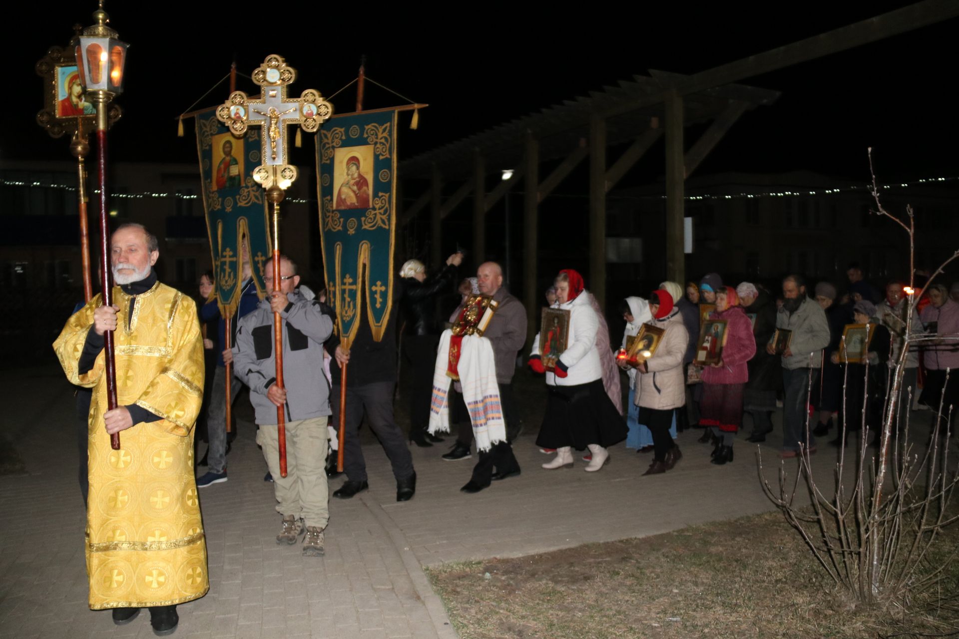 В Свято-Никольском храме Уруссу состоялось праздничное богослужение