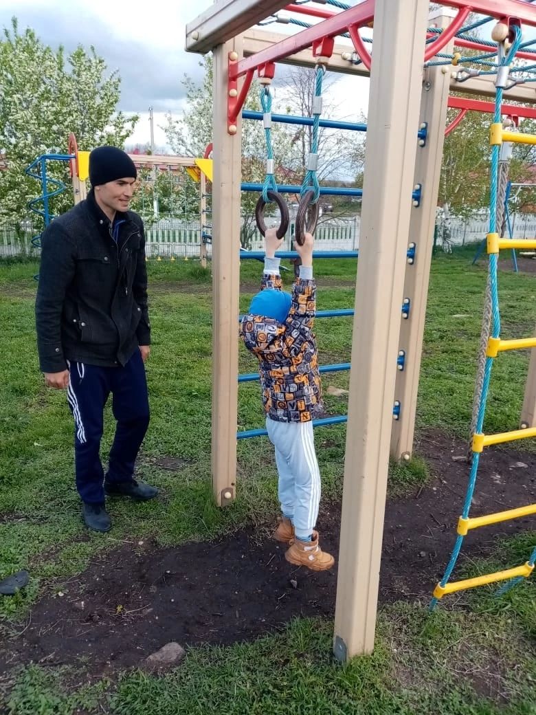 Семья - это социальная группа, основанная на родственных связях по браку и по крови