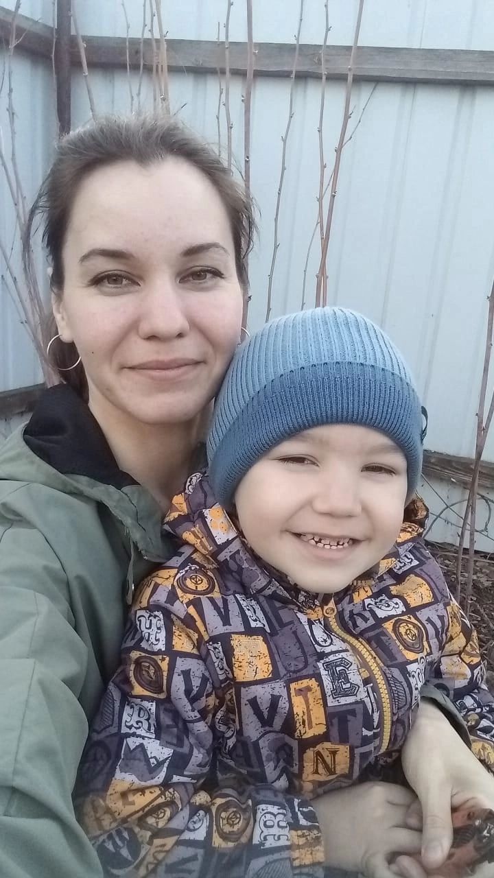 Семья - это социальная группа, основанная на родственных связях по браку и по крови