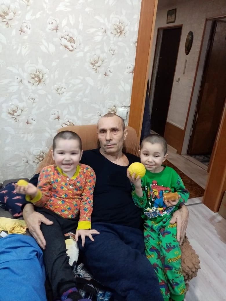 Семья - это социальная группа, основанная на родственных связях по браку и по крови
