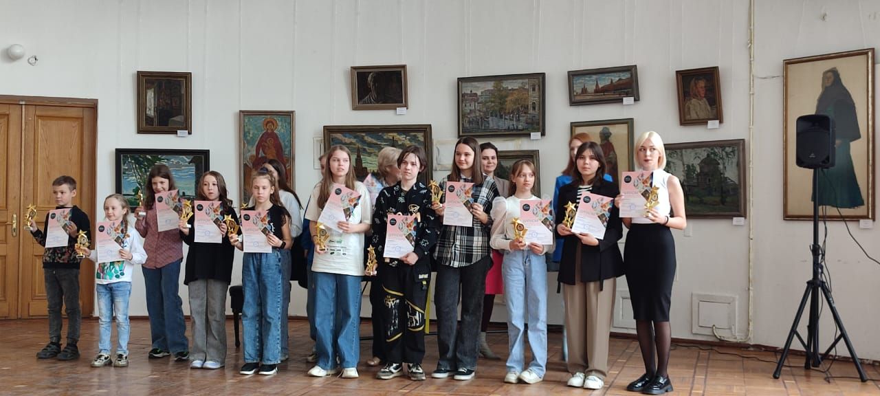 Победителей - художниц пригласили в Москву