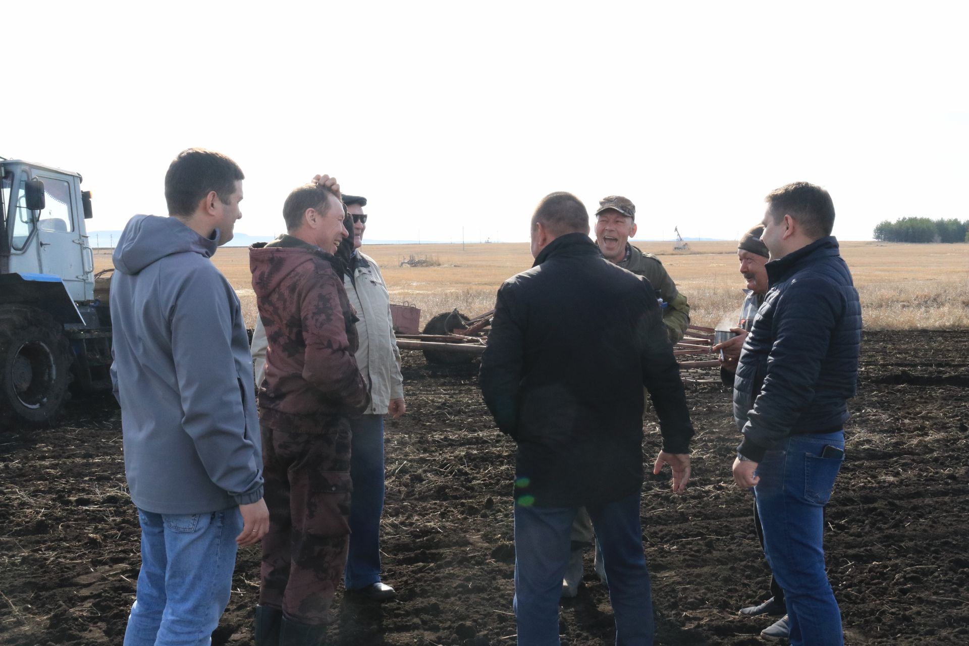 На полях района уже слышен гул тракторов