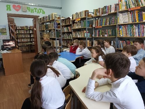 В Центральной детской библиотеке прошел урок мужества «Чернобыль-боль и память»