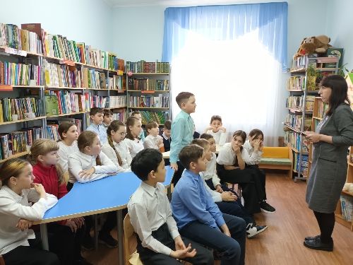 В Центральной детской библиотеке прошел урок мужества «Чернобыль-боль и память»