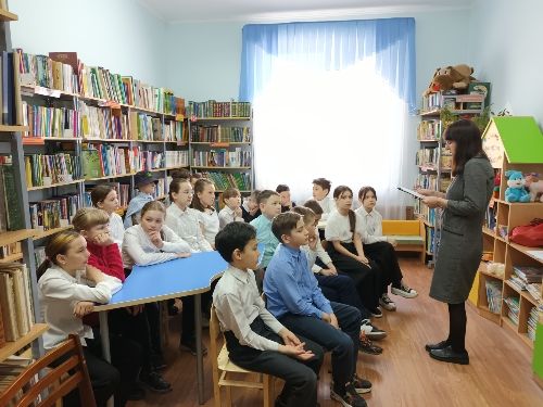 В Центральной детской библиотеке прошел урок мужества «Чернобыль-боль и память»