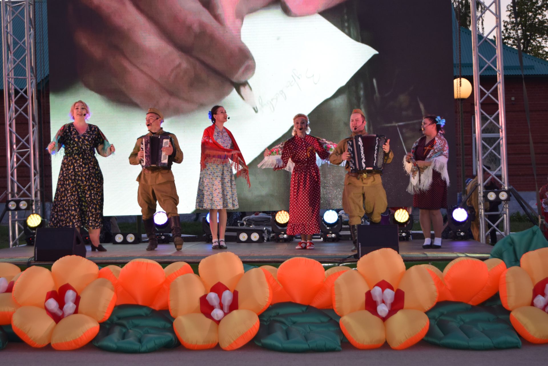 Салют в честь Дня Победы завершил праздничные мероприятия в Уруссу