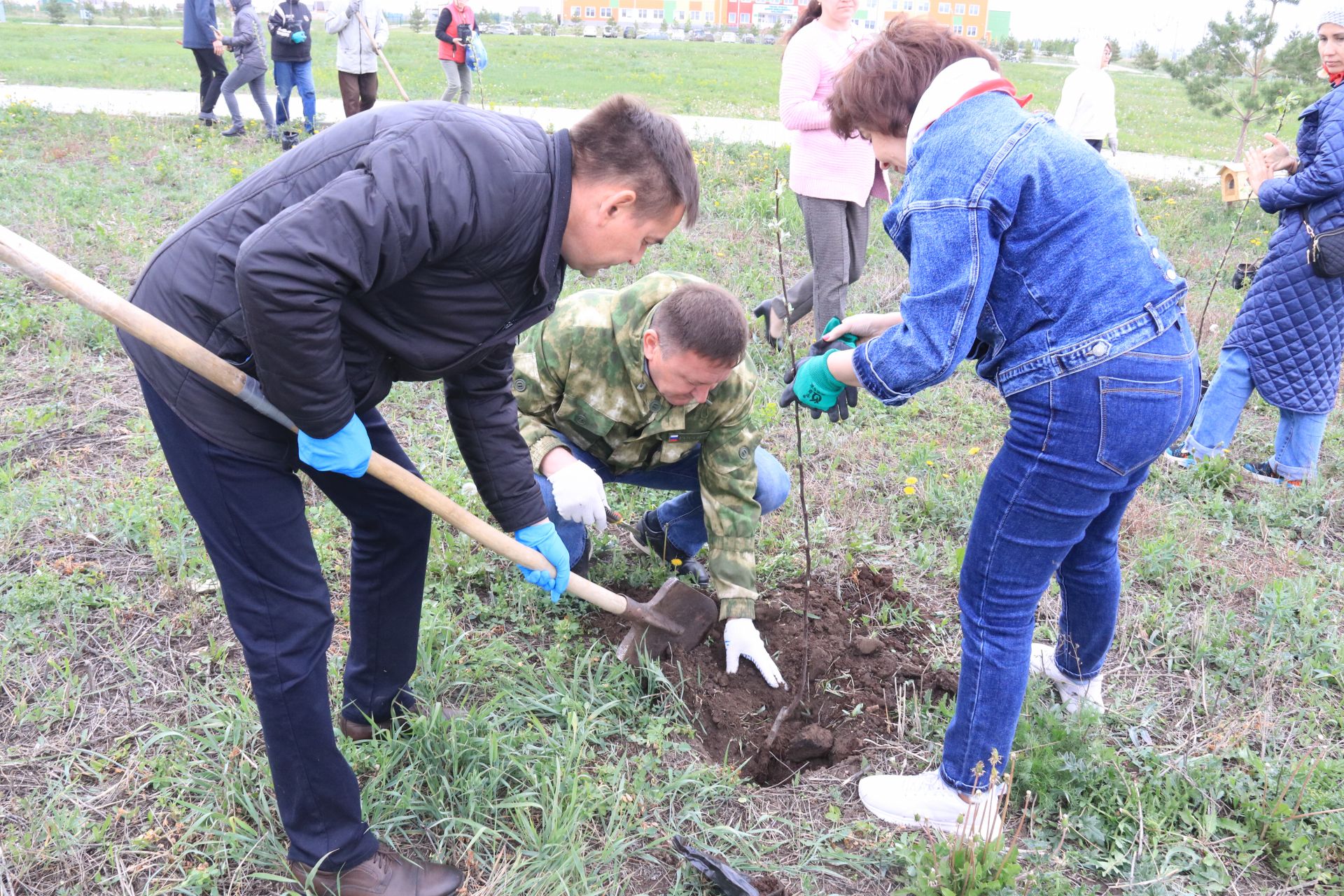 Историческое событие в Уруссу: в парке «Янарыш» посажен яблоневый сад