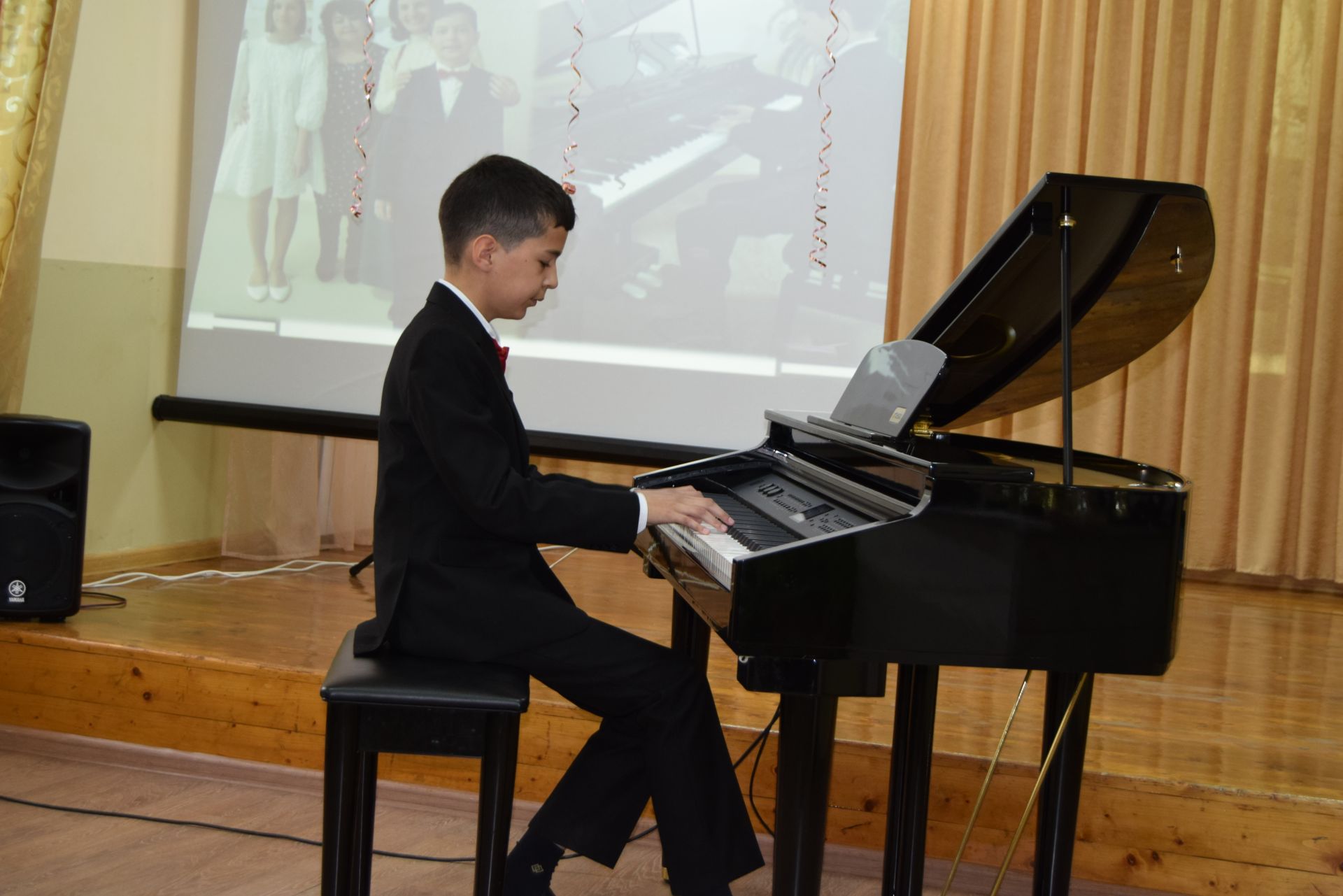 Юный пианист УДШИ Данияр Шарипов выступил с сольным концертом