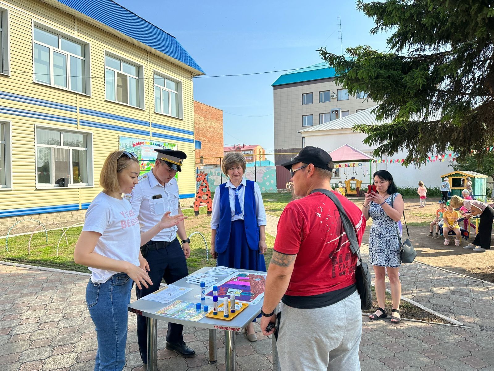В уруссинском детском саду прошла акция для родителей «Яркое и безопасное лето на самокате»