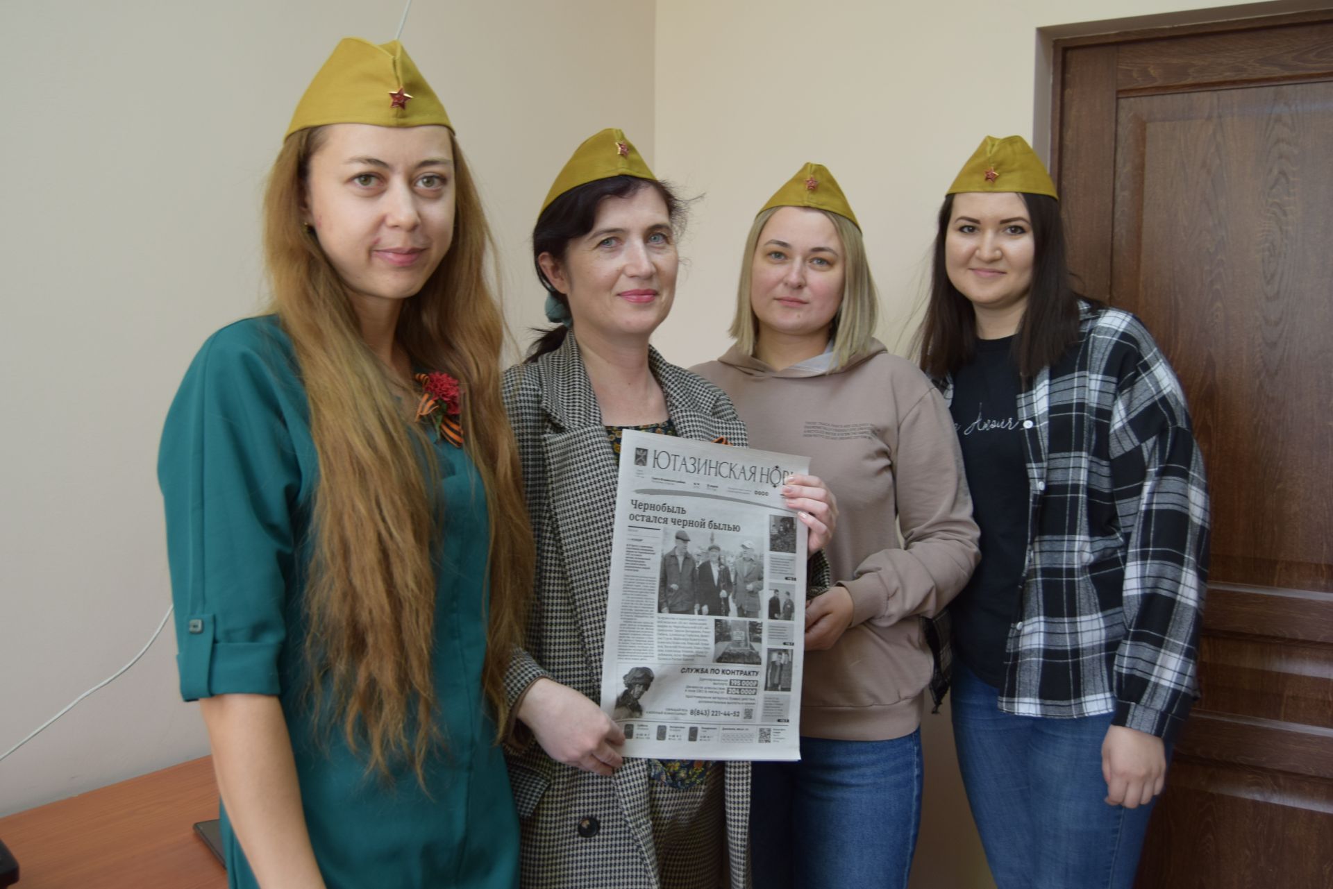 А у нас акция - пилотки за подписку на газету «Ютазинская новь»