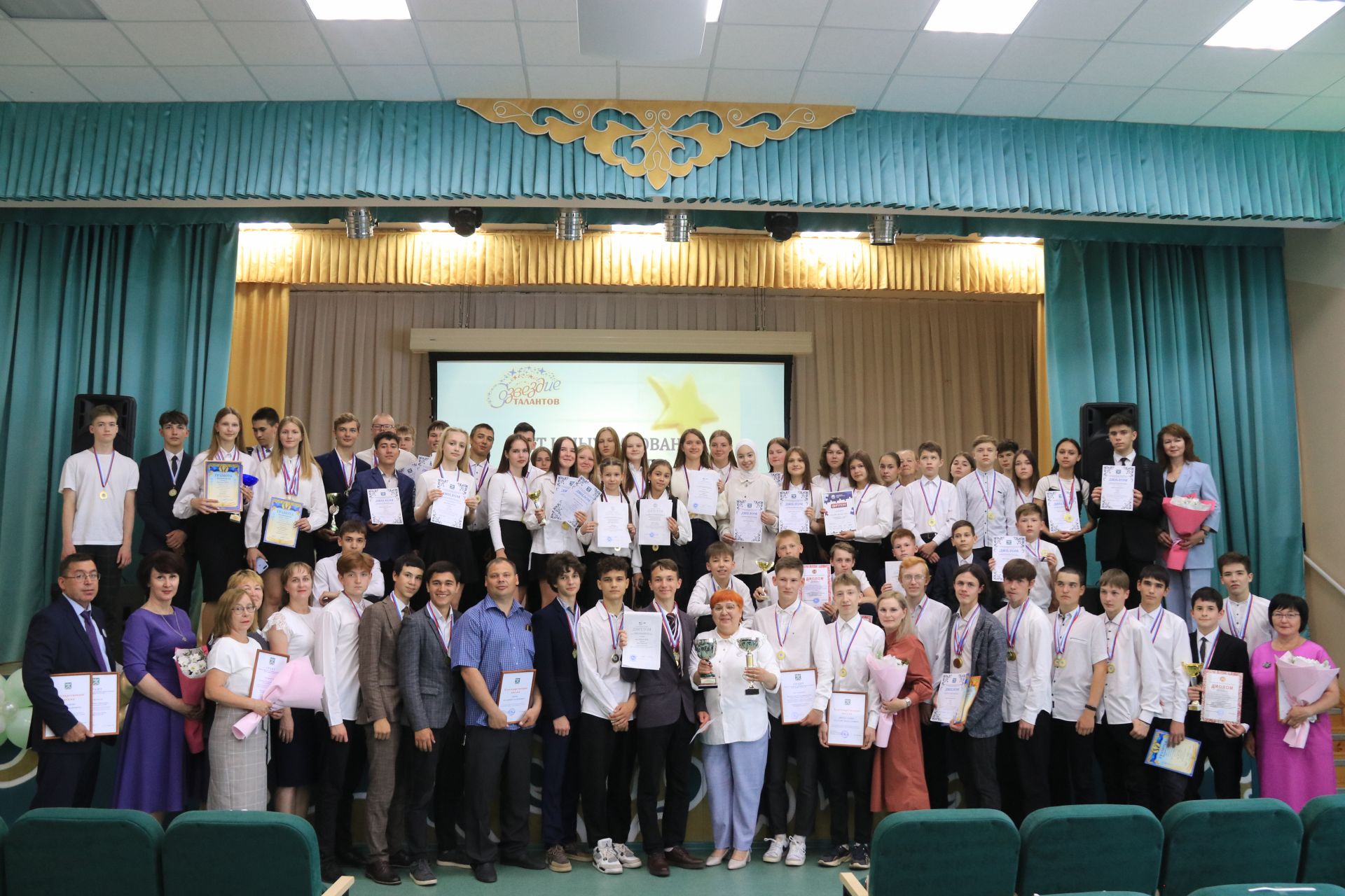 Ютазинцы аплодировали созвездию талантливых учащихся