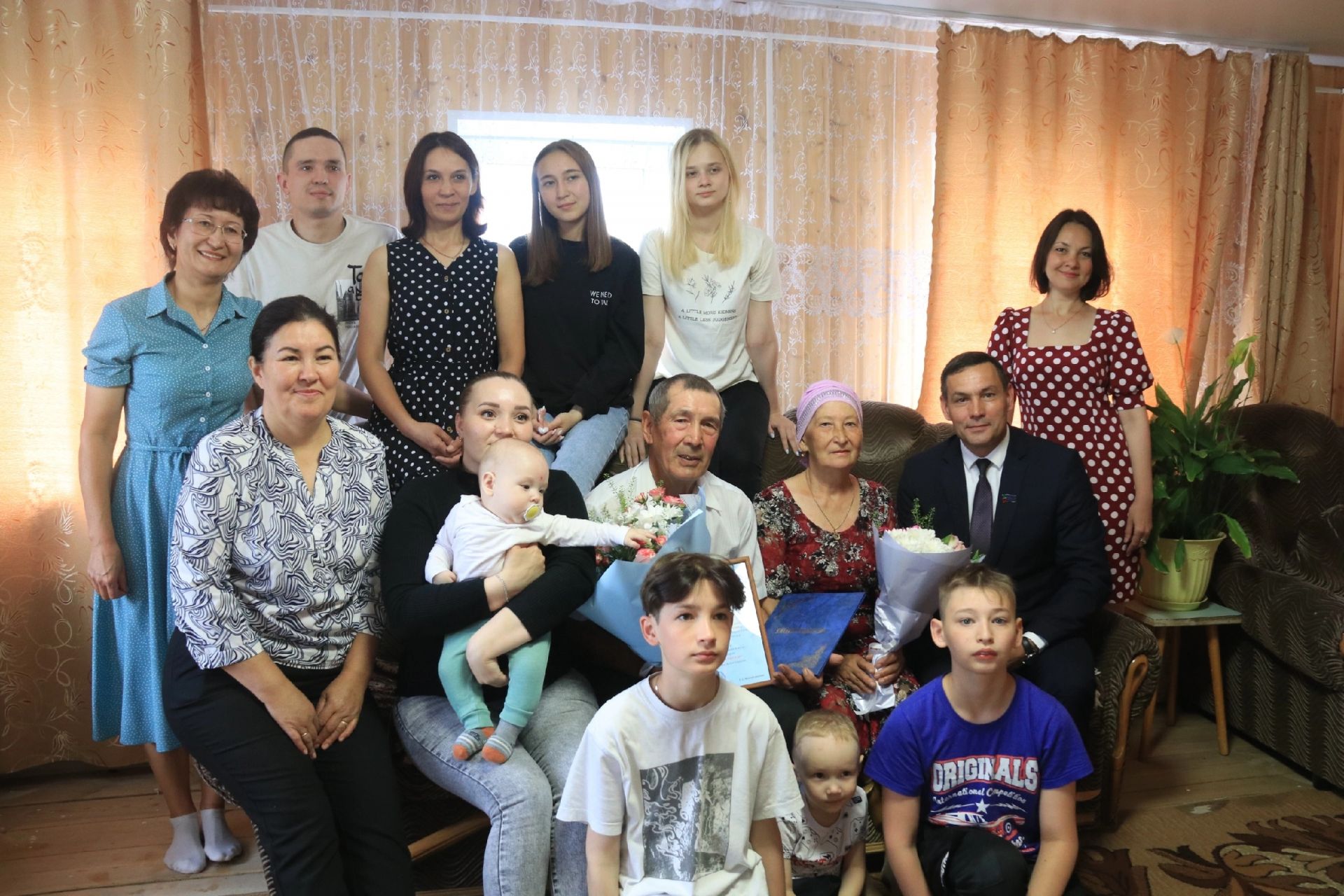 Таусия Миргазияновна и Наиль Кавиевич Фаттаховы из Ютазинского района отмечают золотой юбилей совместной жизни
