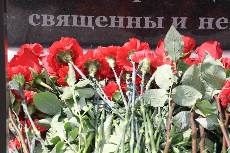 Сегодня в России  - День памяти и скорби