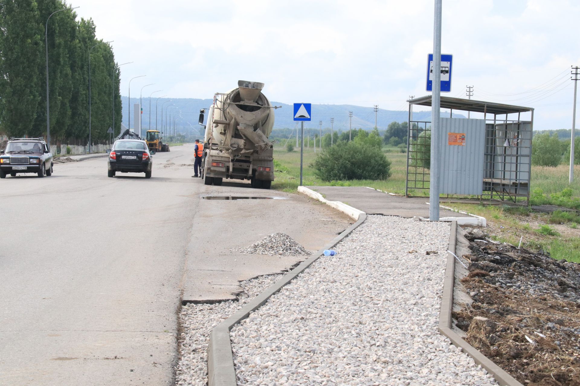 В Уруссу строится новый тротуар