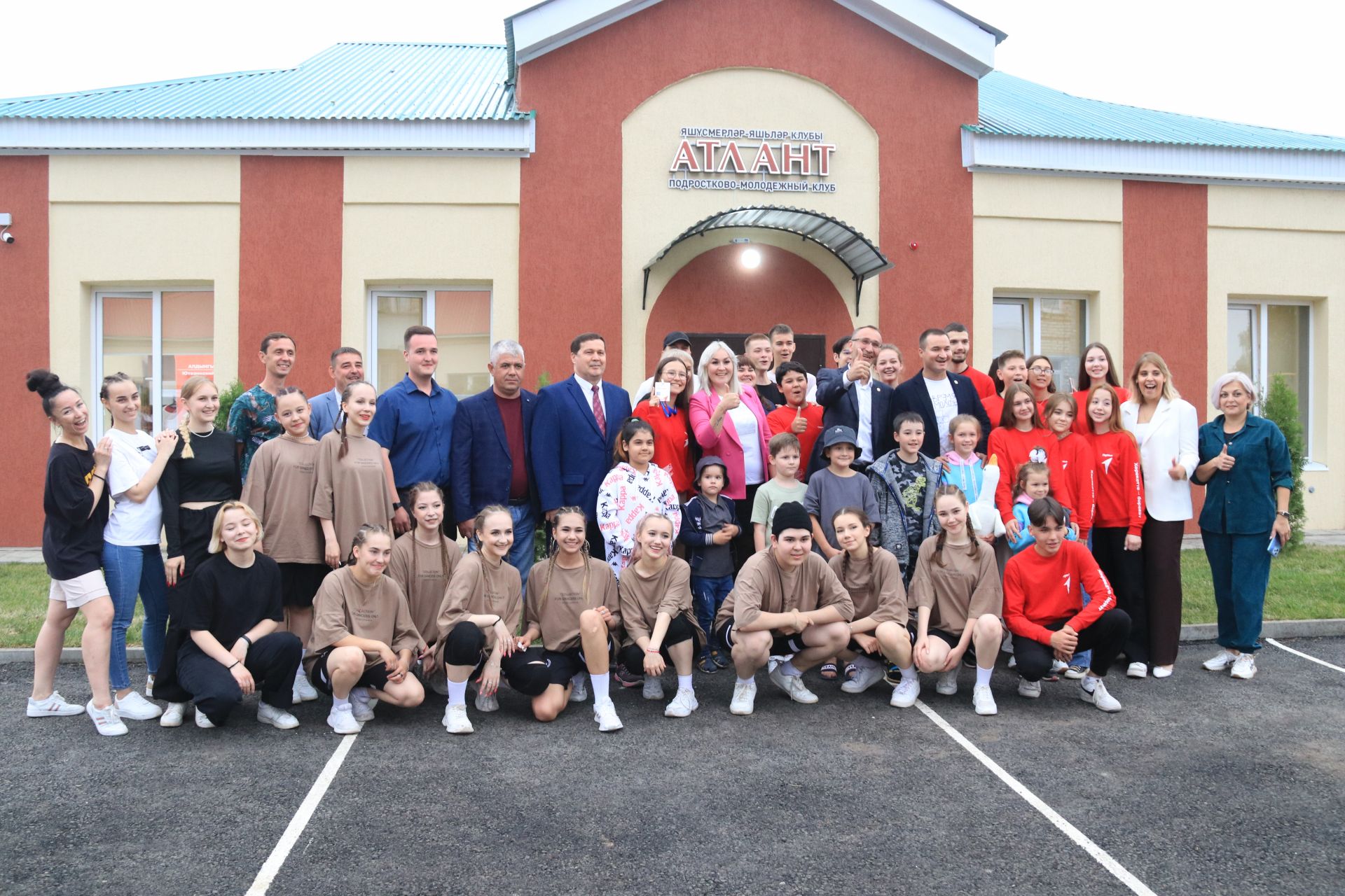 Министр по делам молодежи РТ  Ринат Садыков возглавил церемонию открытия молодежного центра в Уруссу