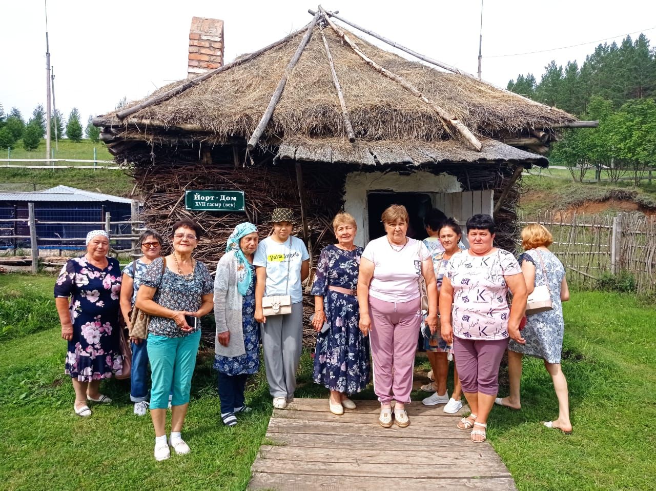 Ветераны района съездили на экскурсию в этнографический комплекс «Бабай Утары»