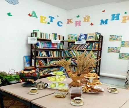 В Дым-Тамакской сельской библиотеке провели информационно- познавательный час «Три спаса-три запаса»