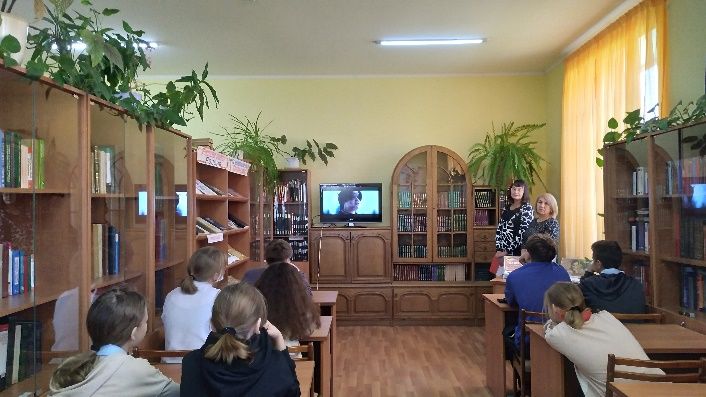 Библиотекари уруссинской ЦРБ провели час мужества посвященный Зое Космодемьянской