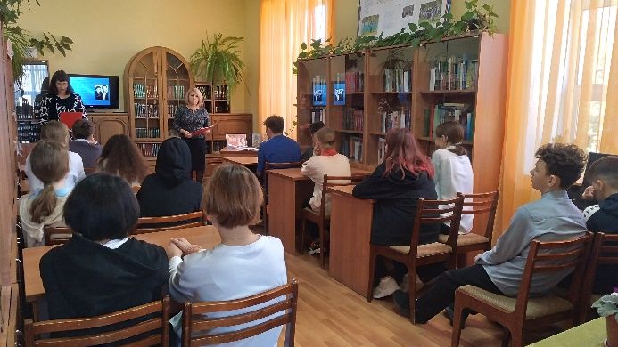 Библиотекари уруссинской ЦРБ провели час мужества посвященный Зое Космодемьянской