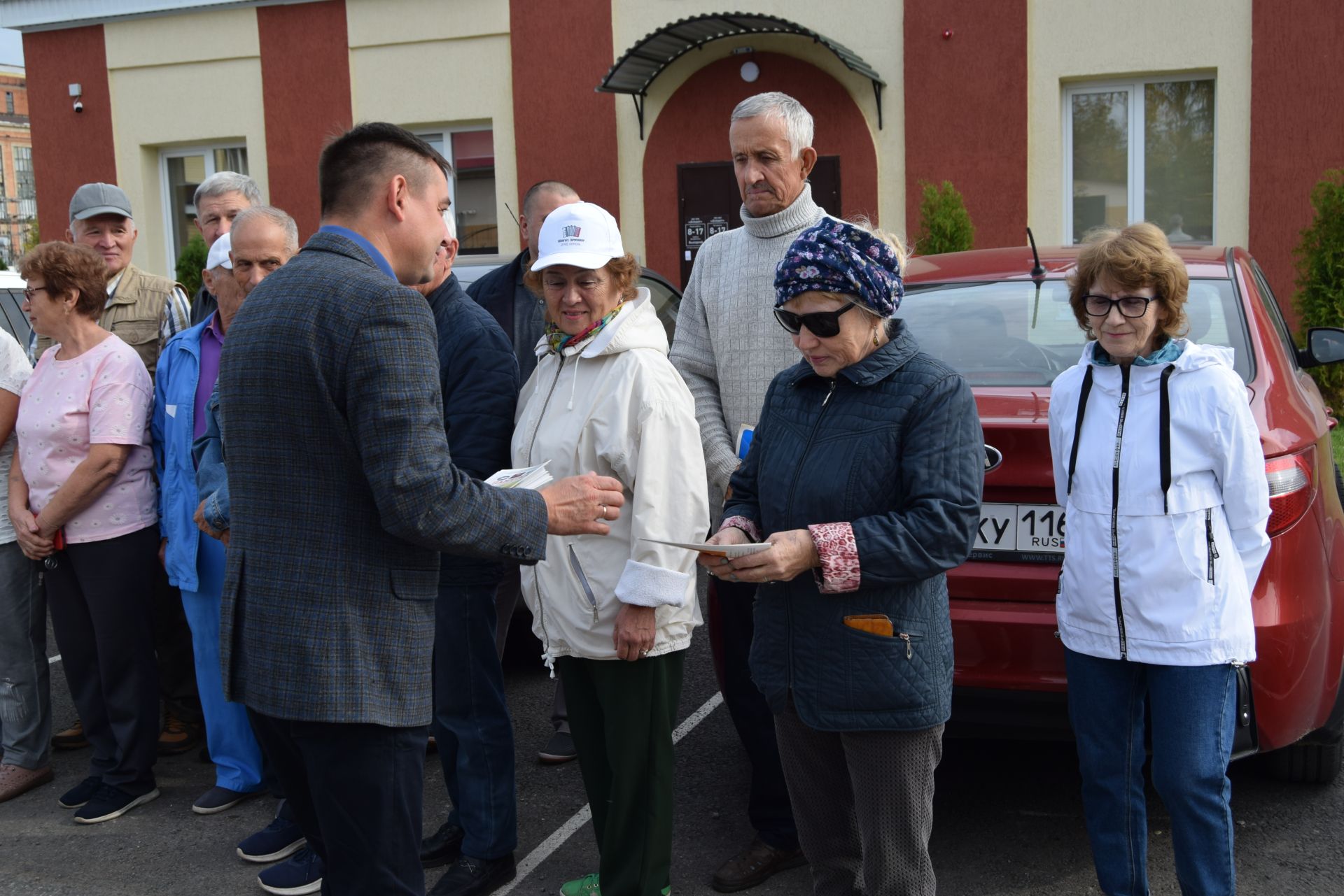 Автолюбители серебряного возраста приняли участие в конкурсе автомастерства