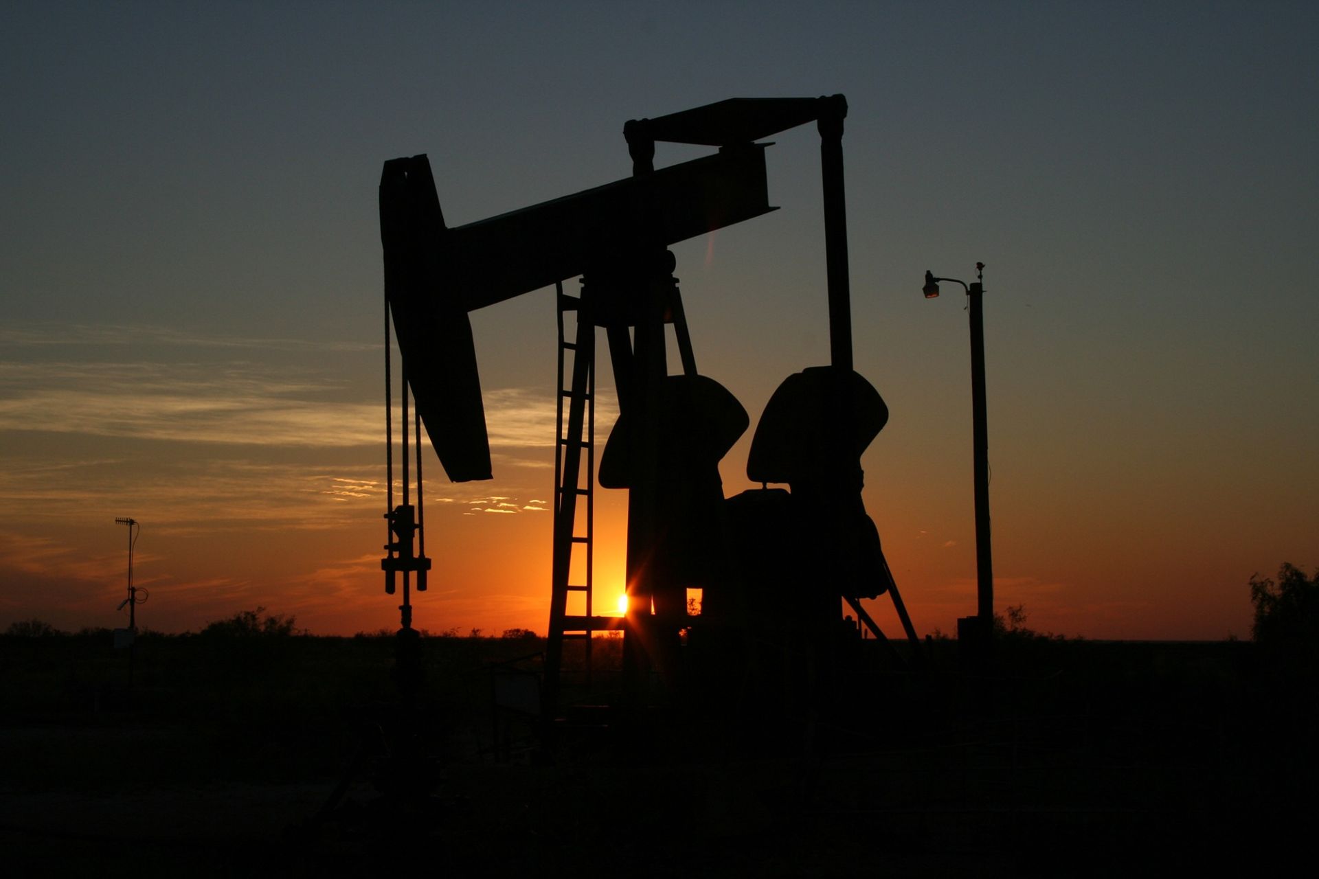 С днем нефтяника!