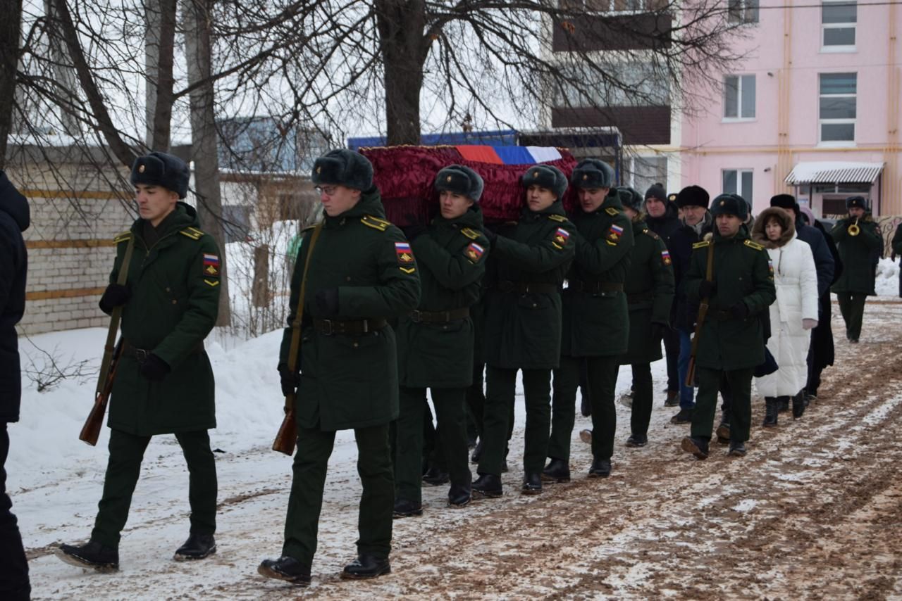 Жители района попрощались с погибшим в СВО земляком