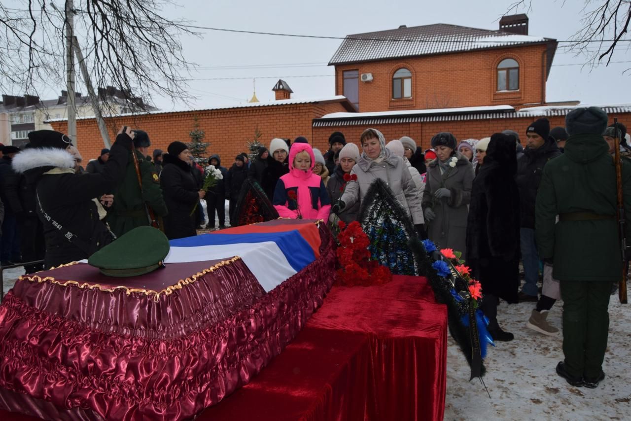 Жители района попрощались с погибшим в СВО земляком