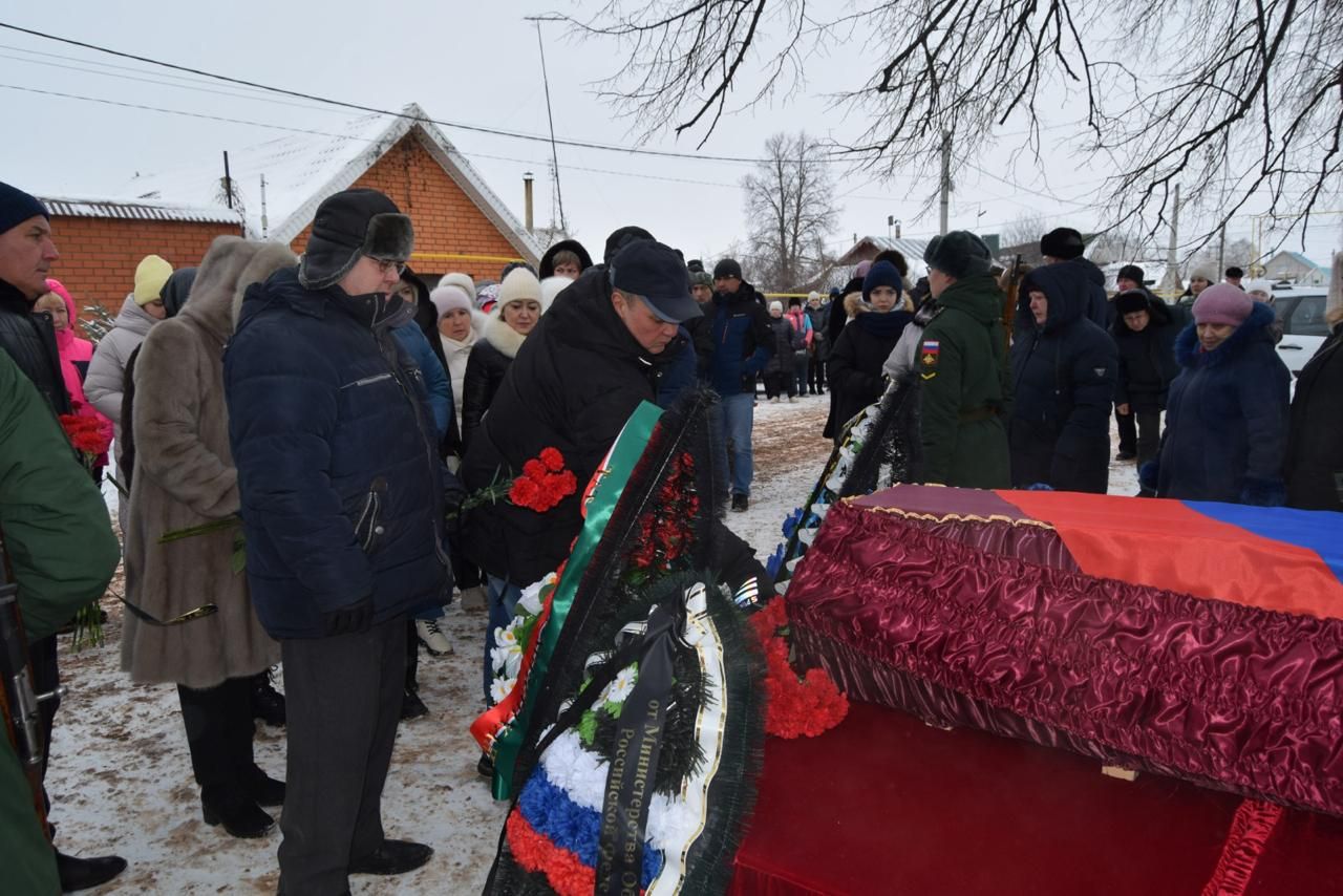 Жители района попрощались с погибшим в СВО земляком