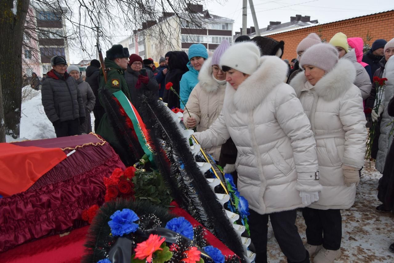 Жители района попрощались с погибшим в СВО земляком