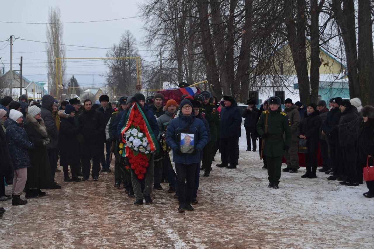 Жители района попрощались с погибшим в СВО земляком