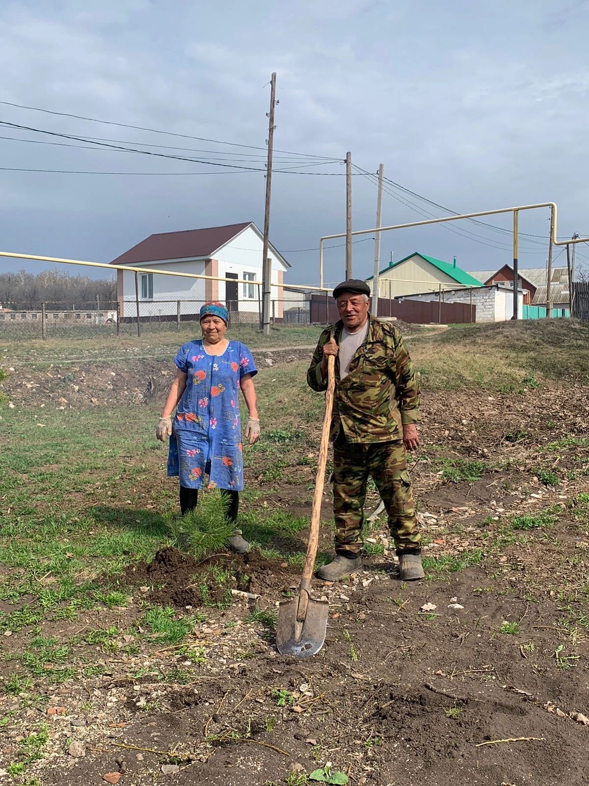 Замечательным способом привлечь детей и молодежь к бережному отношению к природе является посадка деревьев