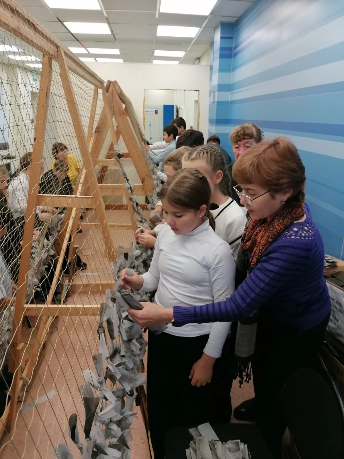Ученики 2 школы внесли свой вклад в создание маскировочных сетей