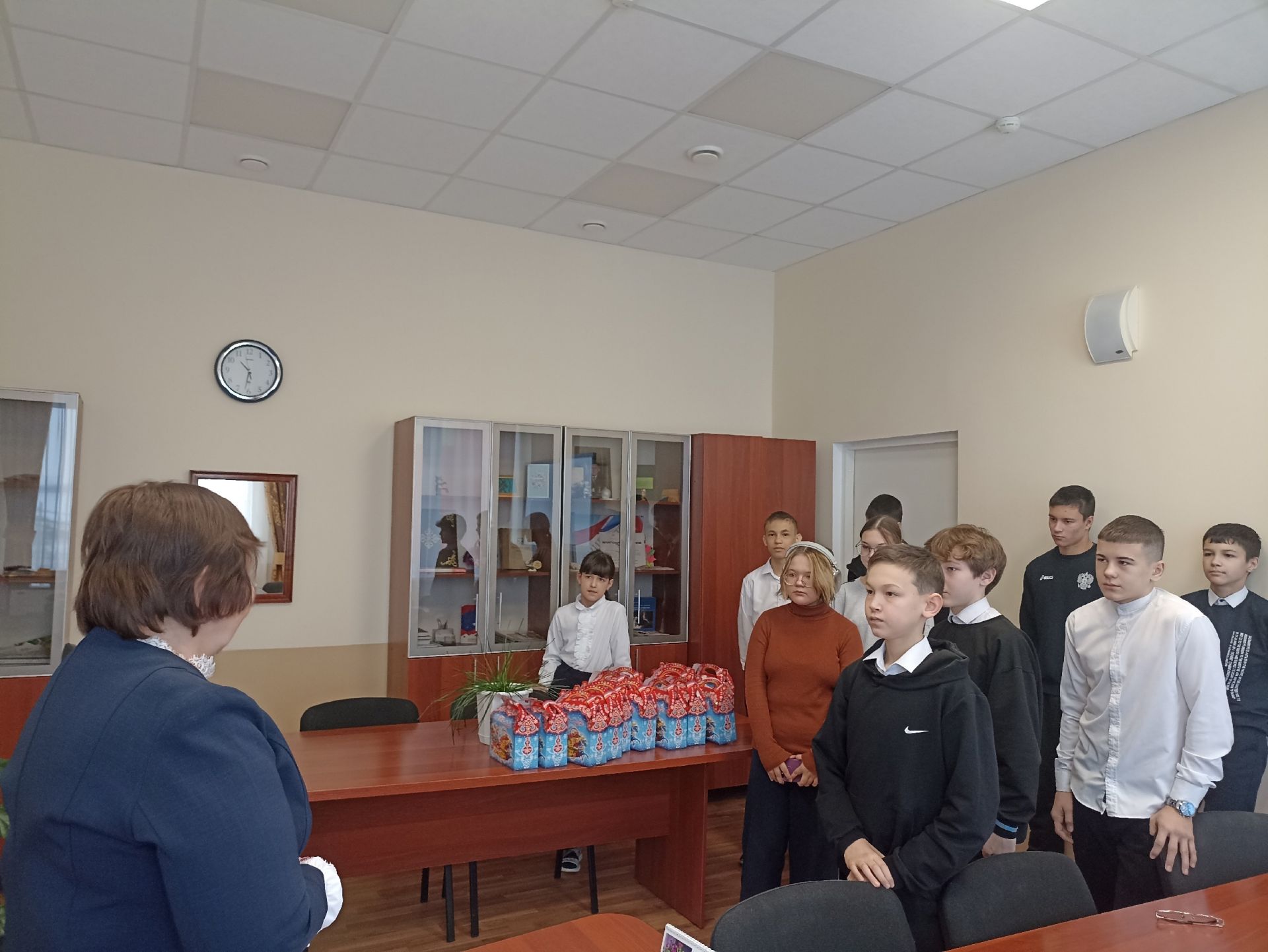 В гимназии прошло трогательное и значимое событие — новогоднее поздравление учеников из семей участников СВО