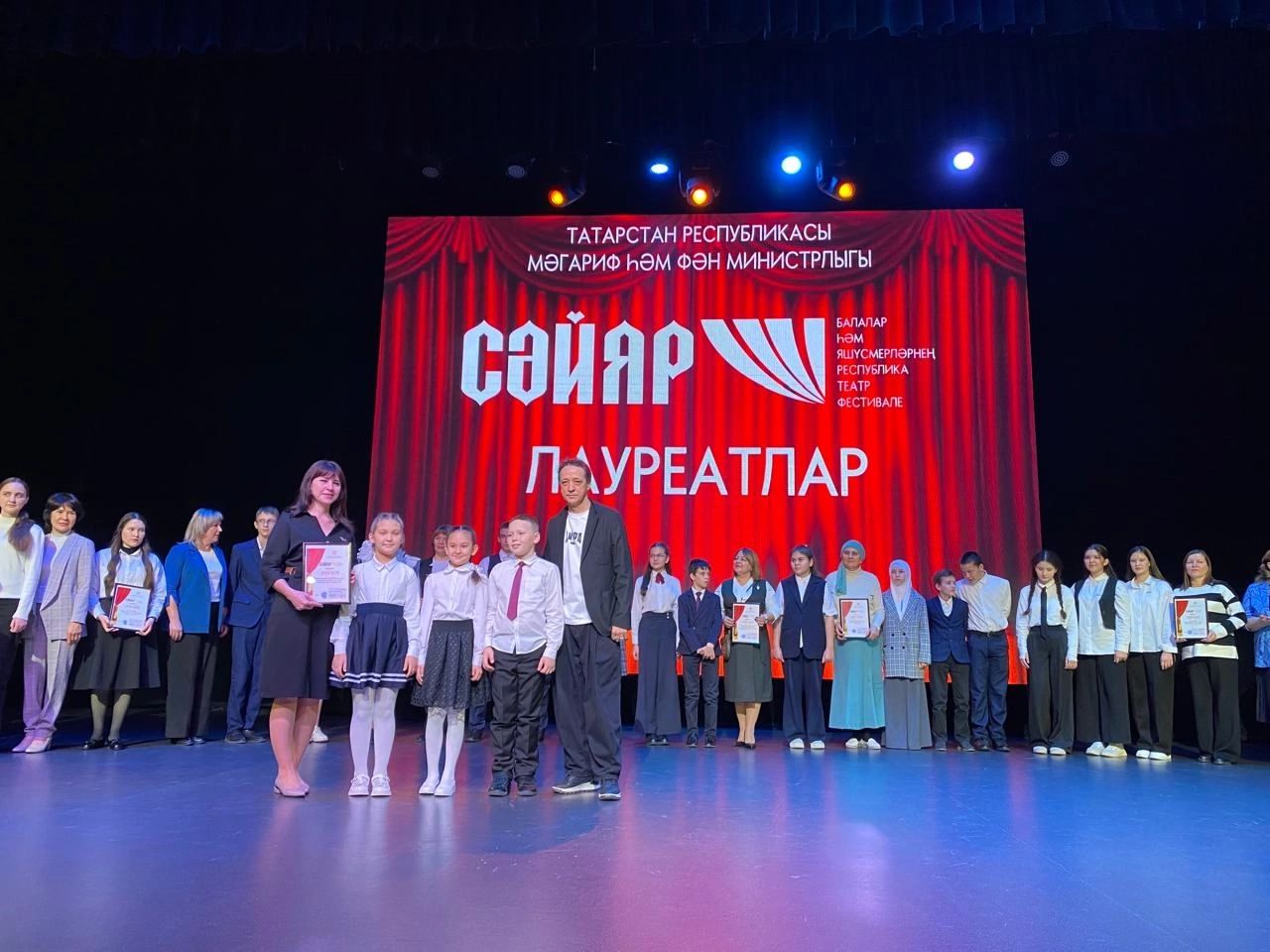 В Детском центре «Әкият» в Казани прошла торжественная церемония награждения победителей фестиваля детских и юношеских театров «Сайяр»