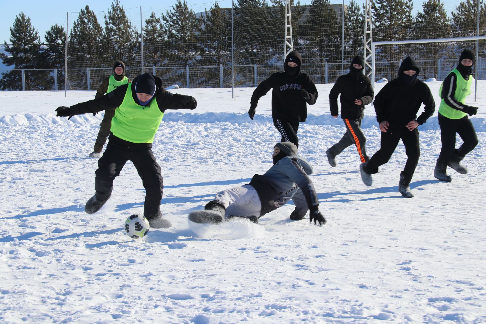 Мужские команды Ютазинского района сыграли в «Футбол в валенках»