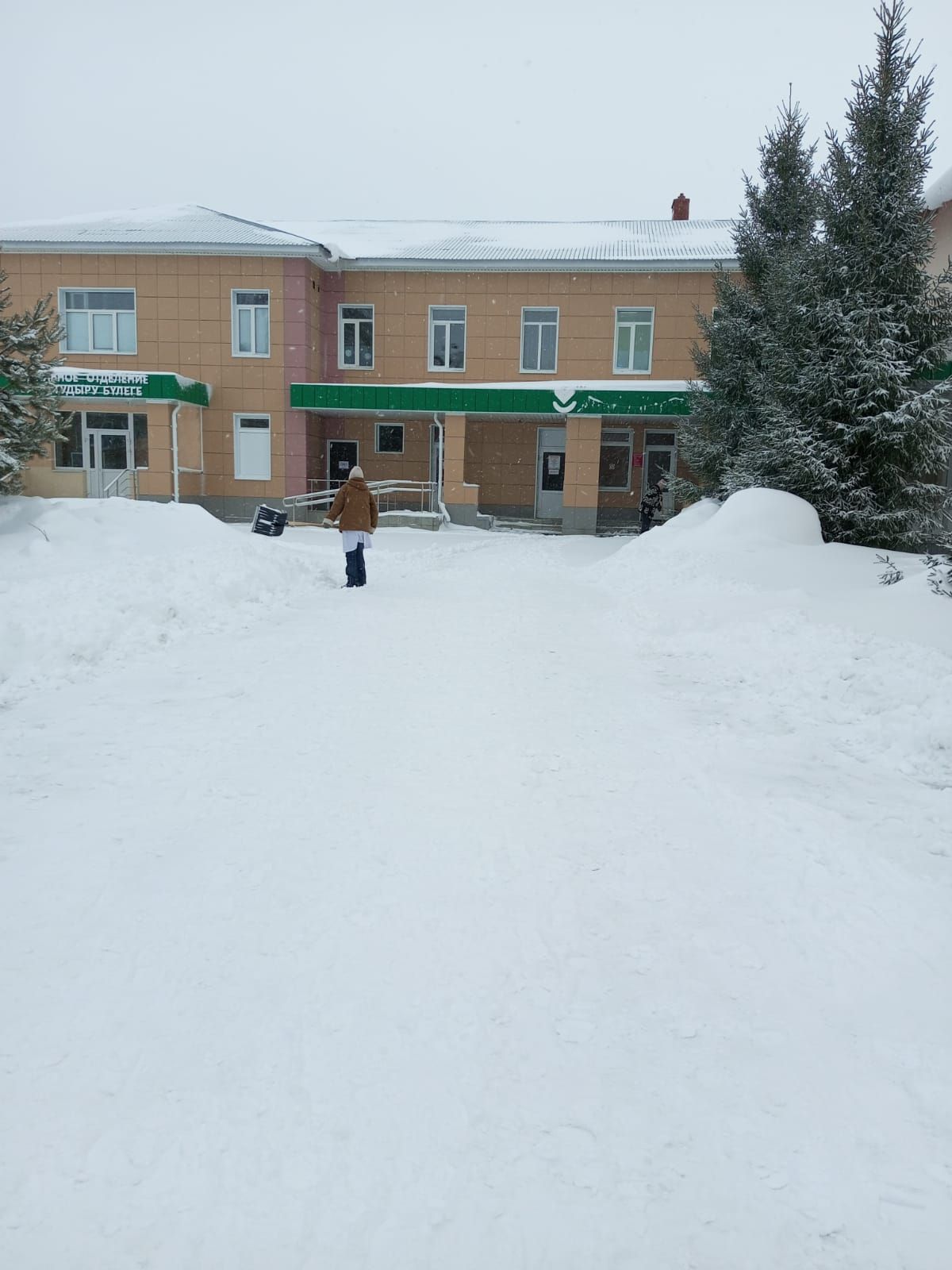 Ютазинцы: все на борьбу со снегом