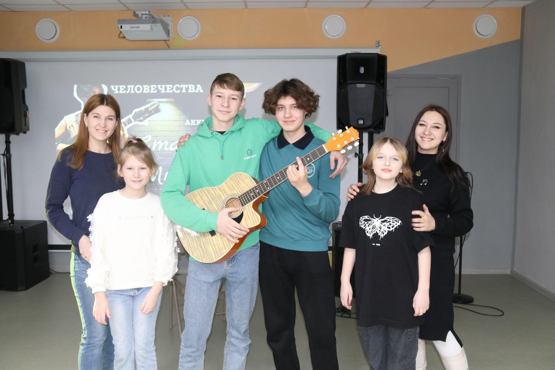 Уруссинский Стас Михайлов дал свой первый акустический концерт