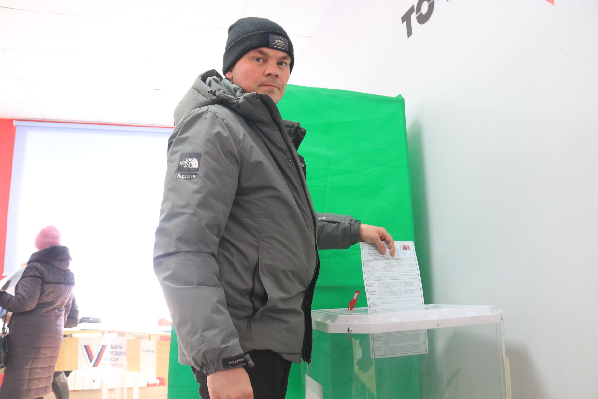 В Уруссинской школе № 3 расположились две избирательные участки: № 2814 и № 2815