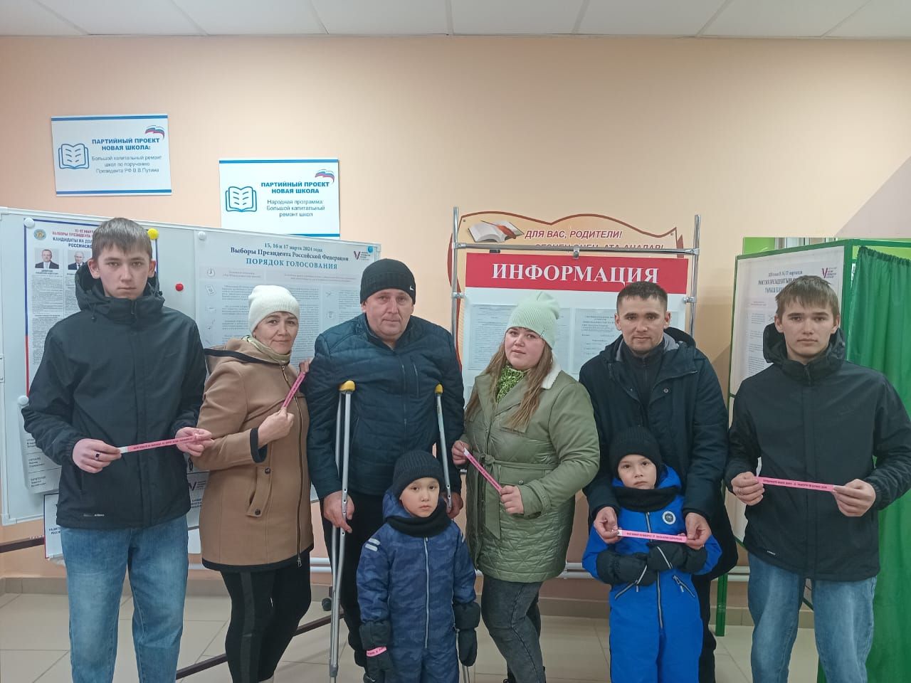 Жители Ютазинского района приходят на выборы семьями