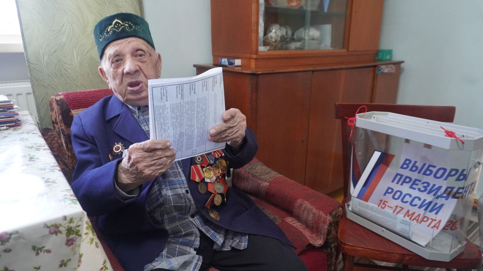 Ровесник века - Миннебай Миннекаев проголосовал дома