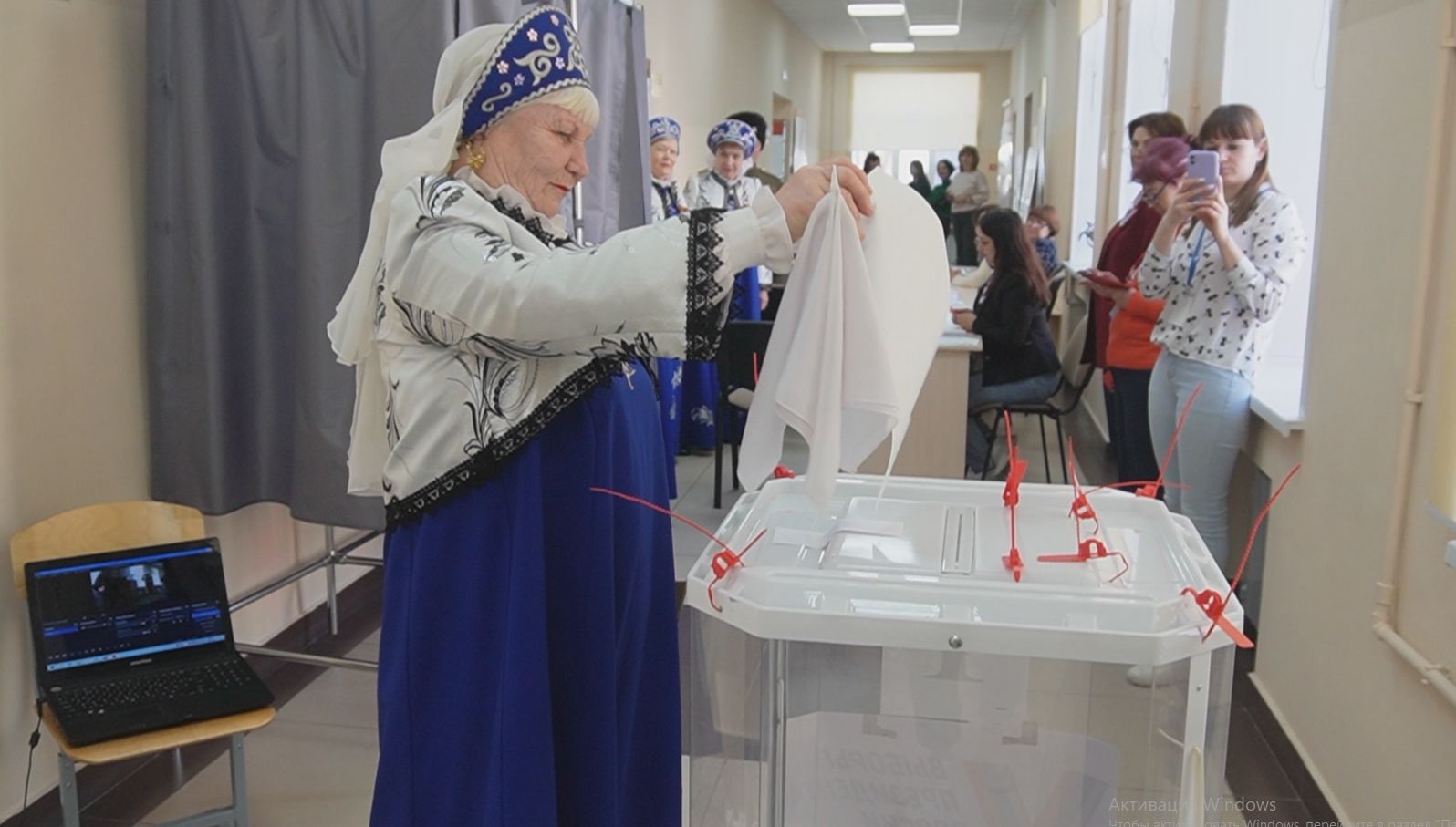 Хор ветеранов «Истоки» в числе первых проголосовал за будущего Президента страны
