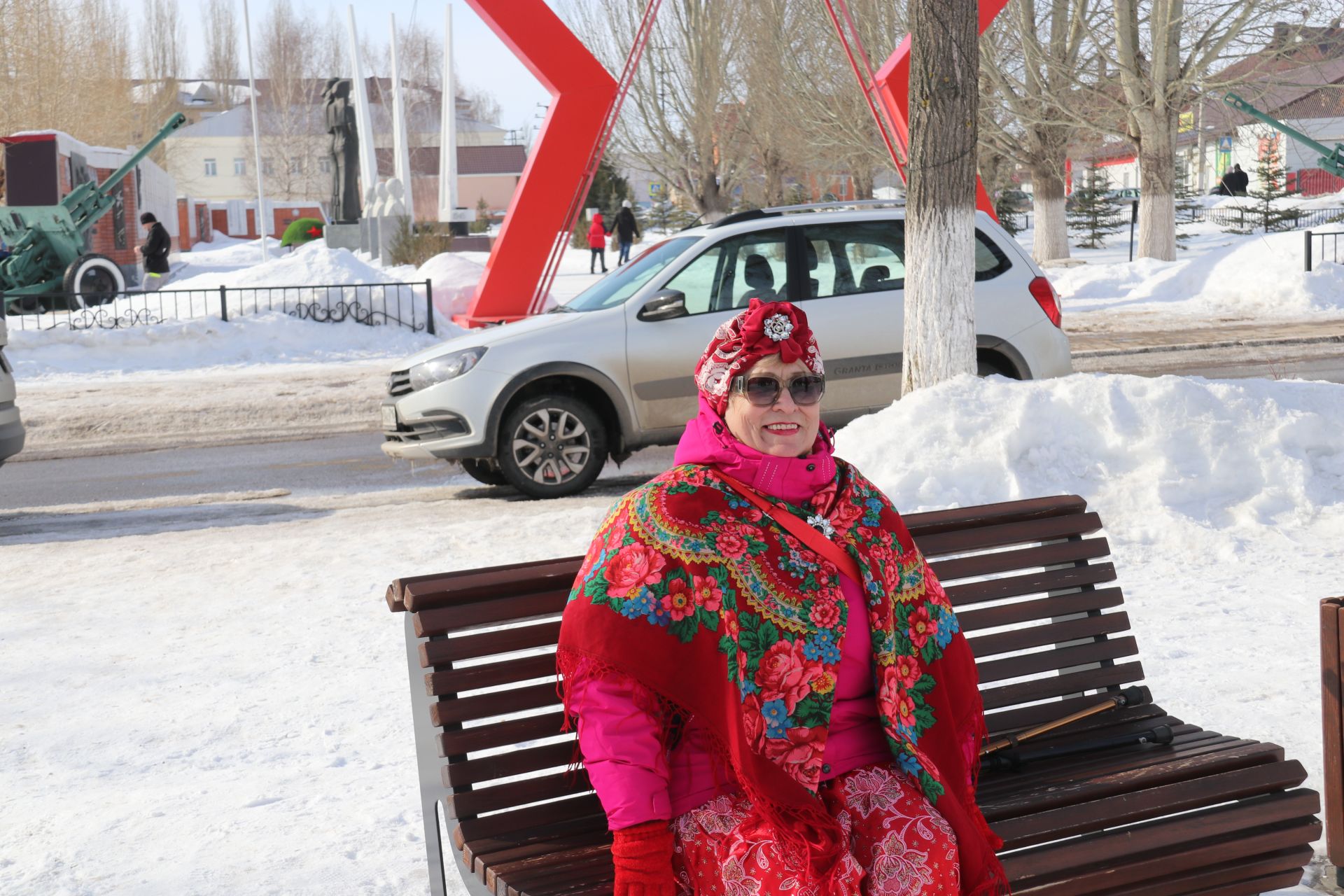 На площади районного Дома культуры проводили зиму