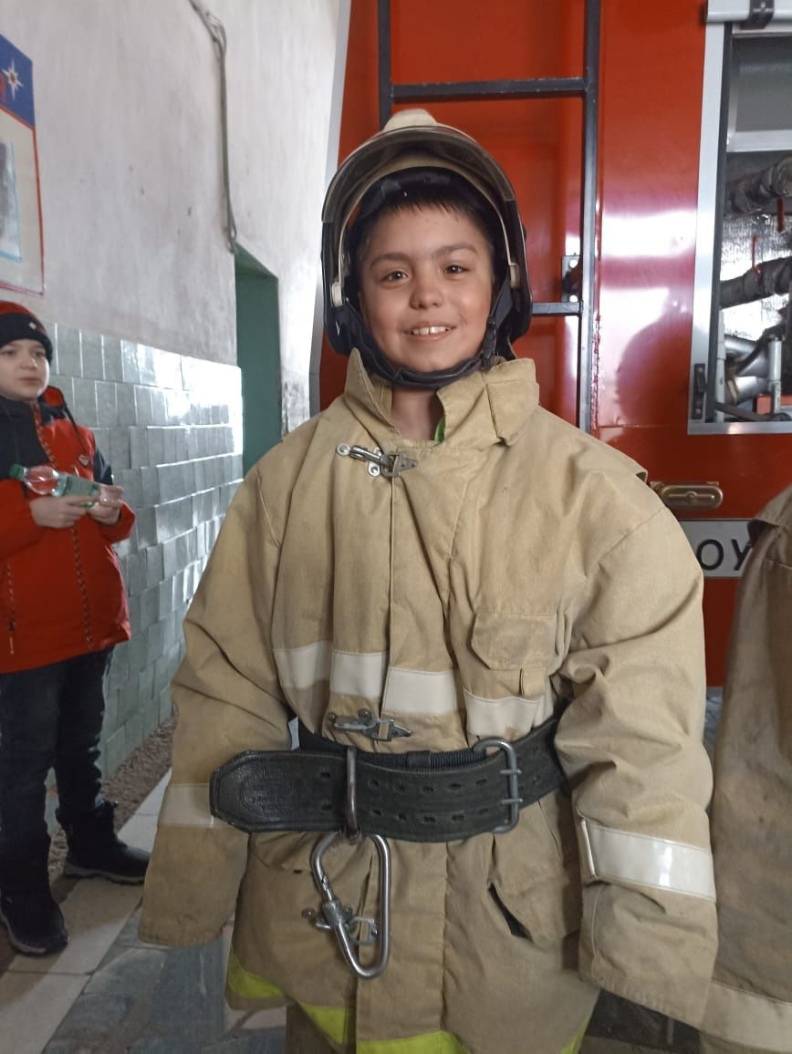 Ребята Уруссинской школы №3 побывали в гостях у пожарных
