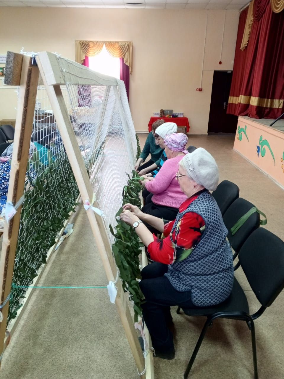 Волонтеры села Абсалямово изготовили первую маскировочную сеть
