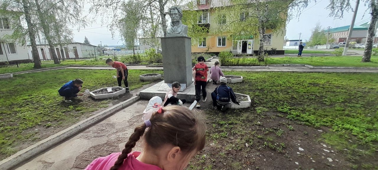 Уруссинский сквер имени Пушкина блистает чистотой