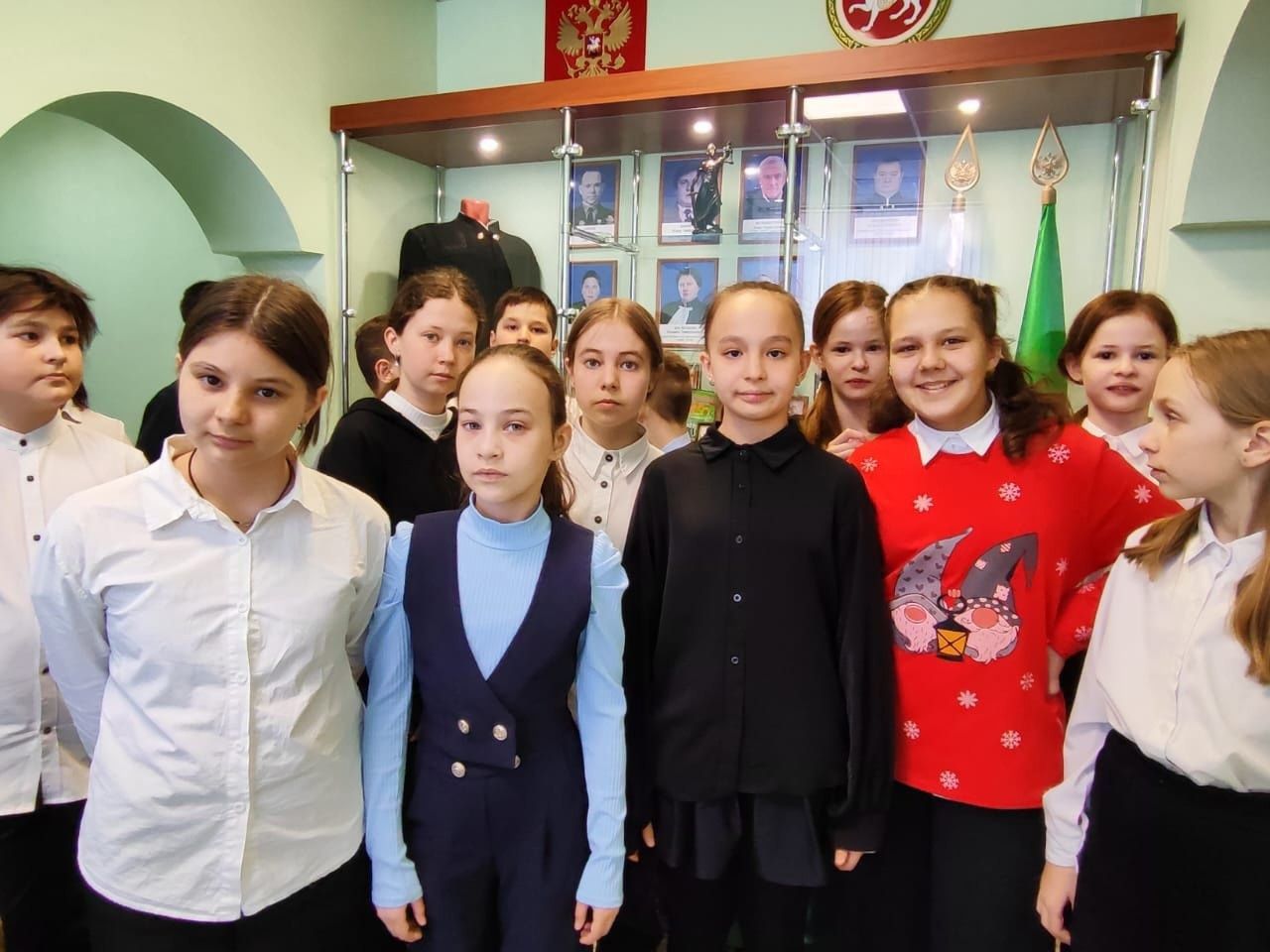 Уруссинские гимназисты в рамках профориентации побывали в районном суде