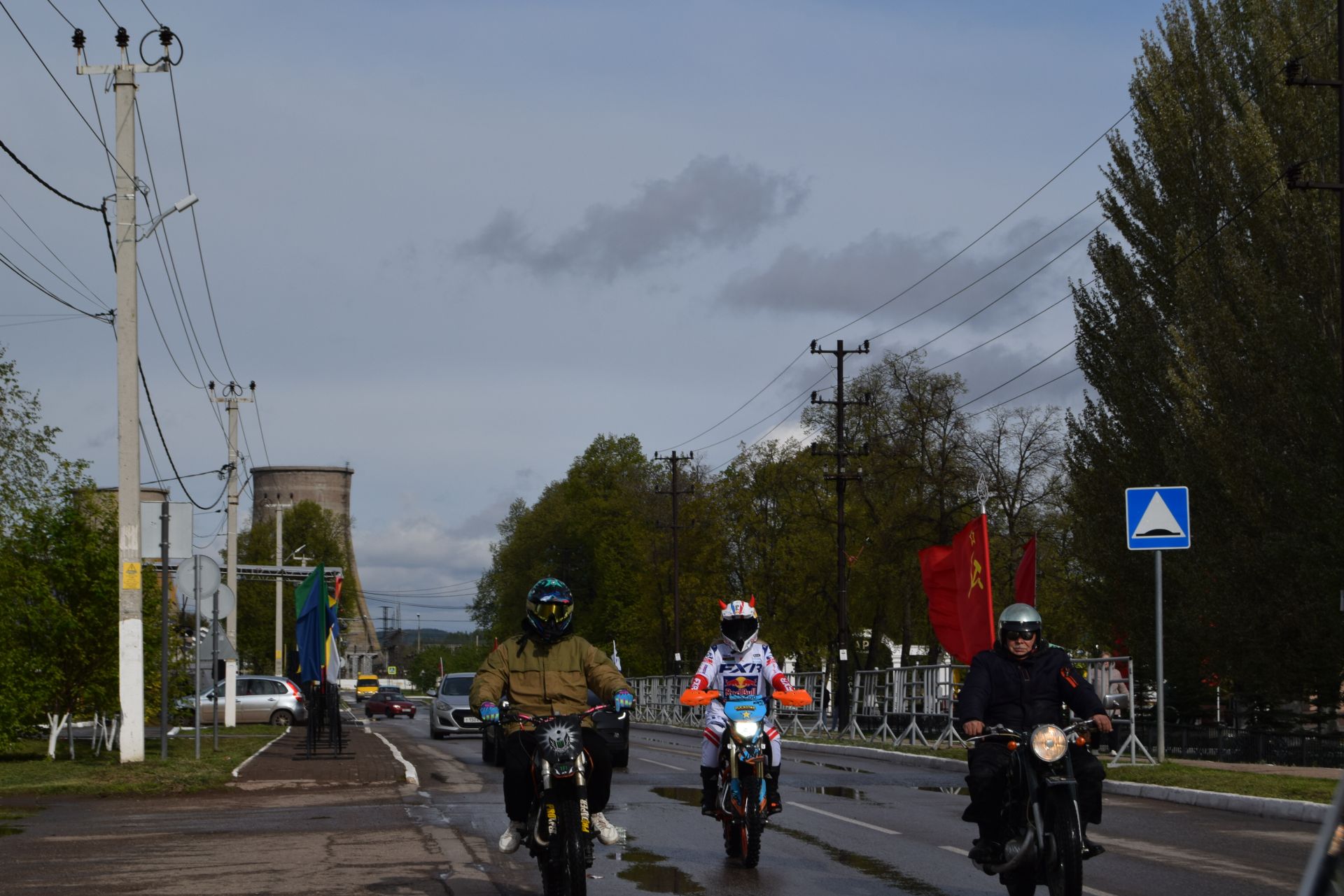 В Уруссу состоялся авто-мото пробег посвященный Дню Победы