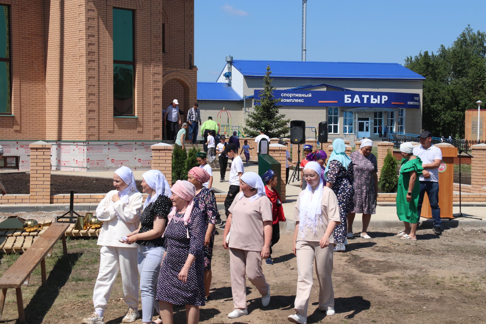 В мечети села Байряка торжественно установили минарет